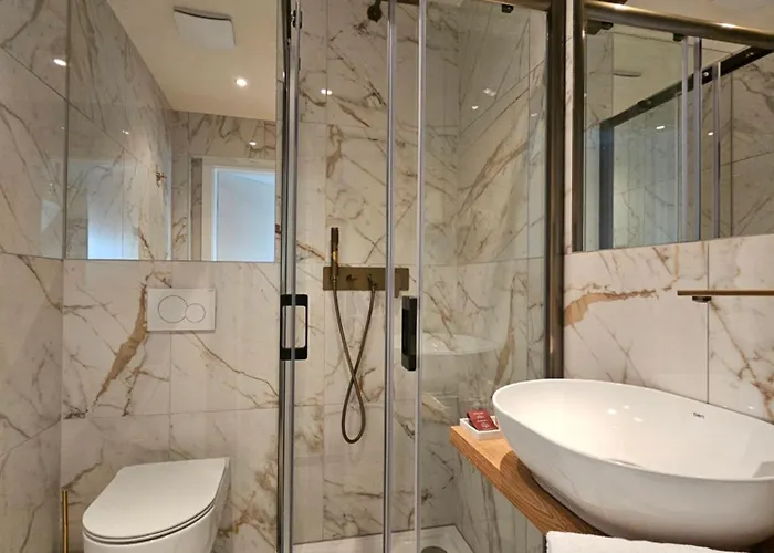 מלון Boutique Parklane - Newly Renovated