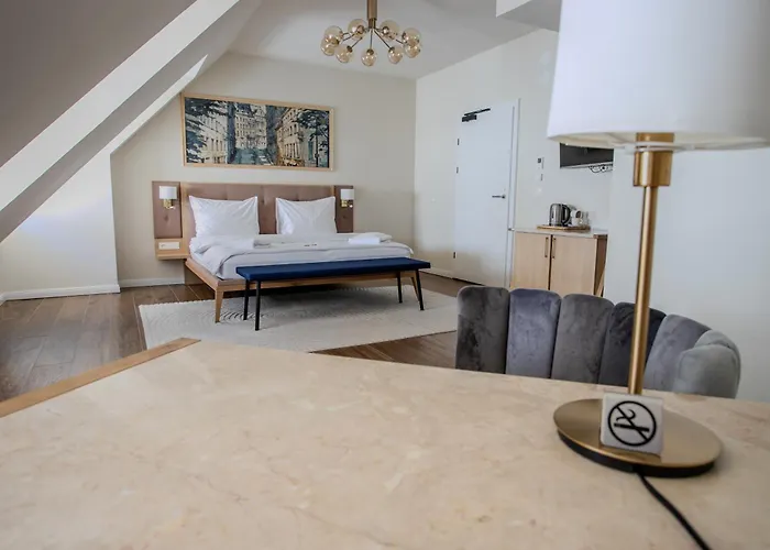 Boutique Parklane - Newly Renovated Hotel