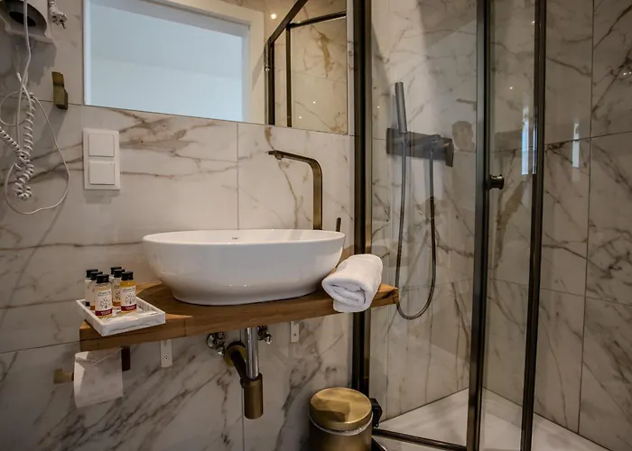 Boutique Parklane - Newly Renovated מלון *