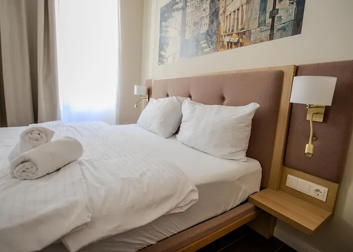 Boutique Parklane - Newly Renovated מלון