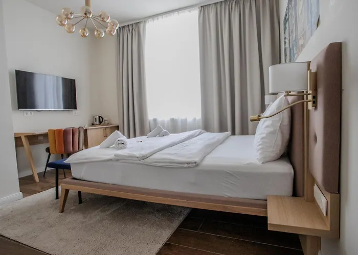 Boutique Parklane - Newly Renovated Hotel *